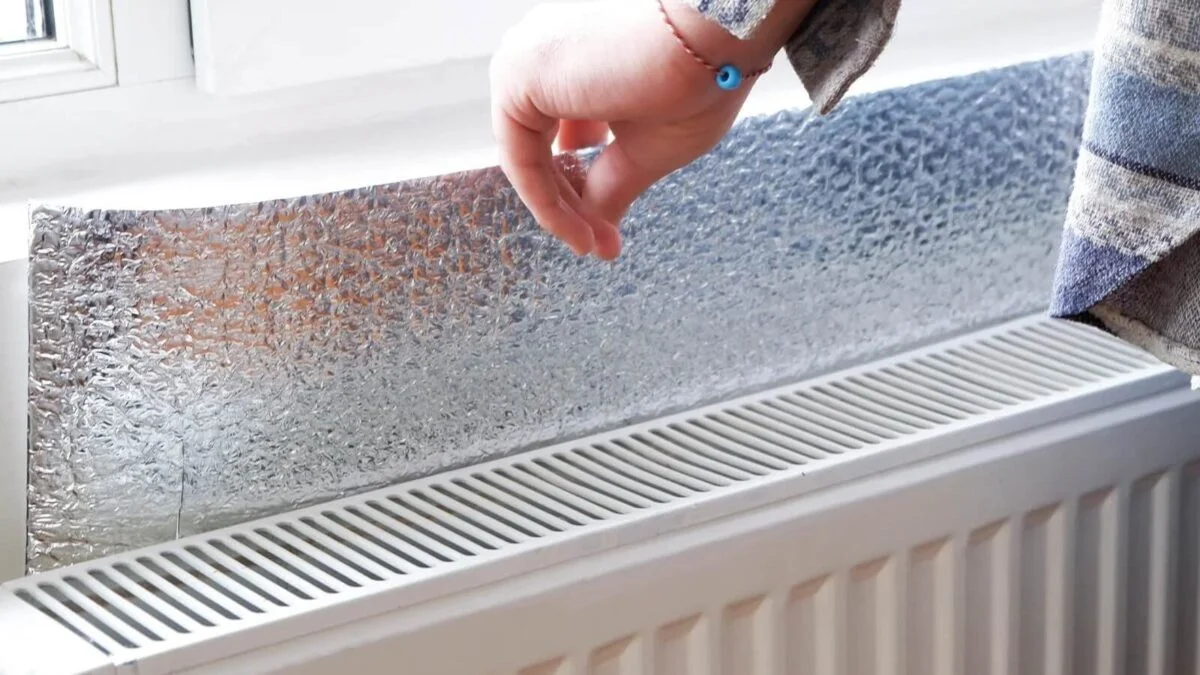 Aluminium folie achter de radiator: waarom dit je energierekening met 30% verlaagt - image 1
