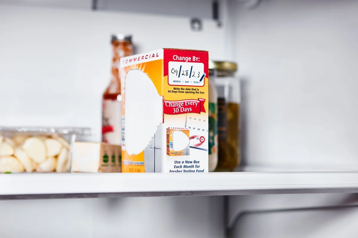Bakingsoda in je koelkast: hoe je geur permanent verslaat