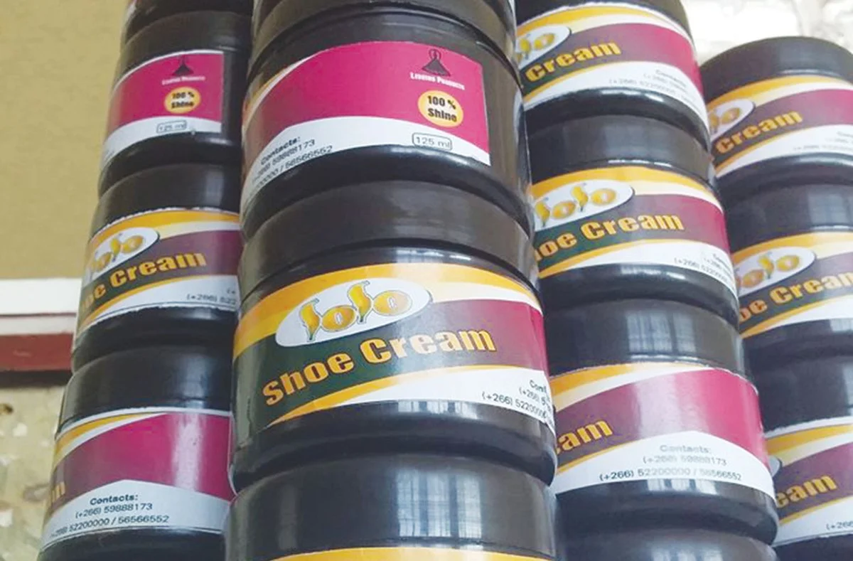 Bananenschil op je schoenen? Dit maakt ze schijnend schoon zonder chemie