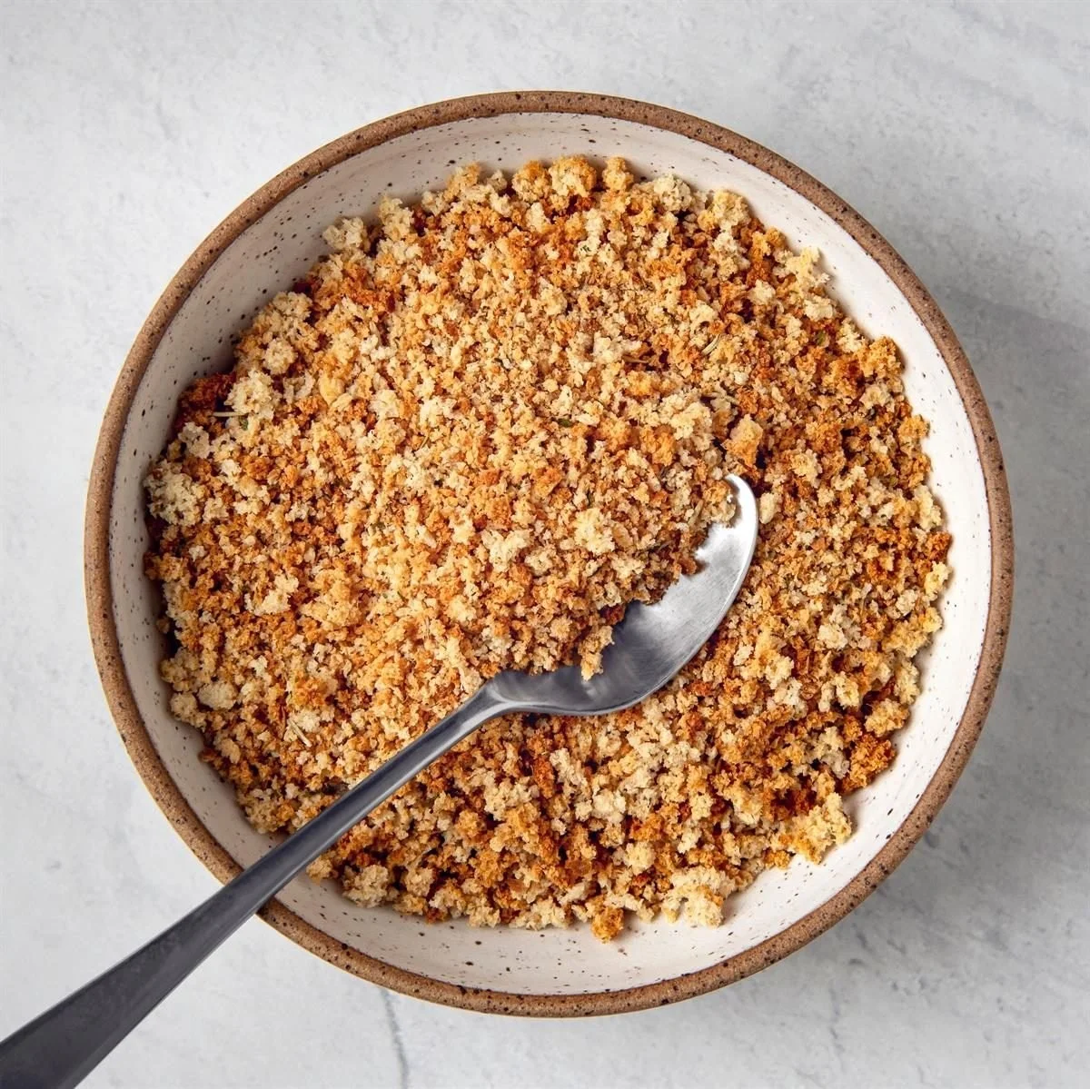 Broodkruimels in je koelkast: het eenvoudige trucje tegen nare luchtjes