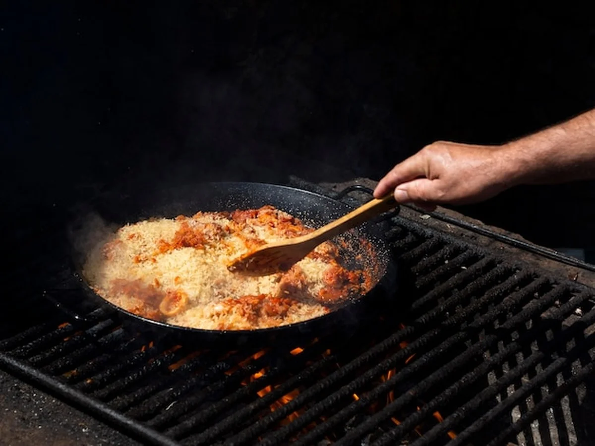 De truc die je nooit meer aangebrande pannen laat schrobben