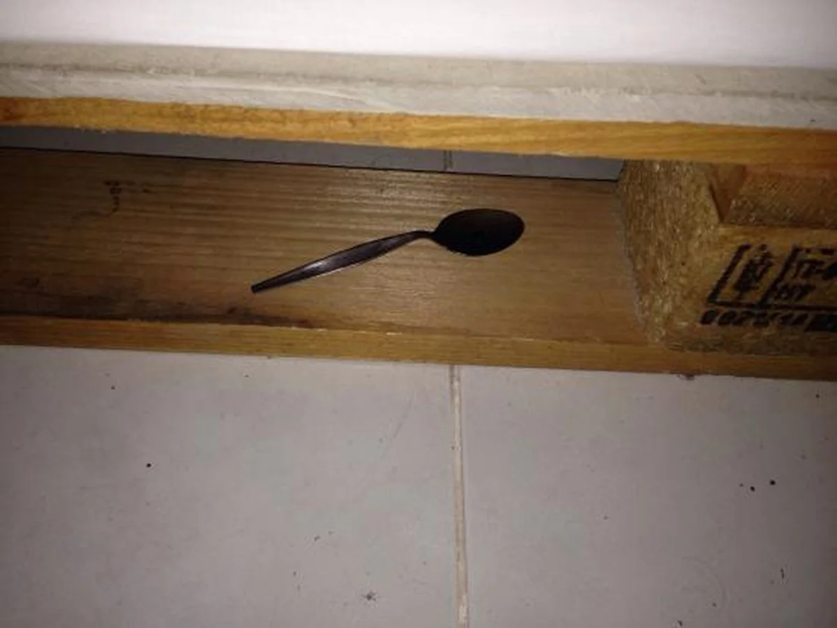 Een lepel onder je deur: waarom bouwvakkers dit altijd doen bij ventilatie