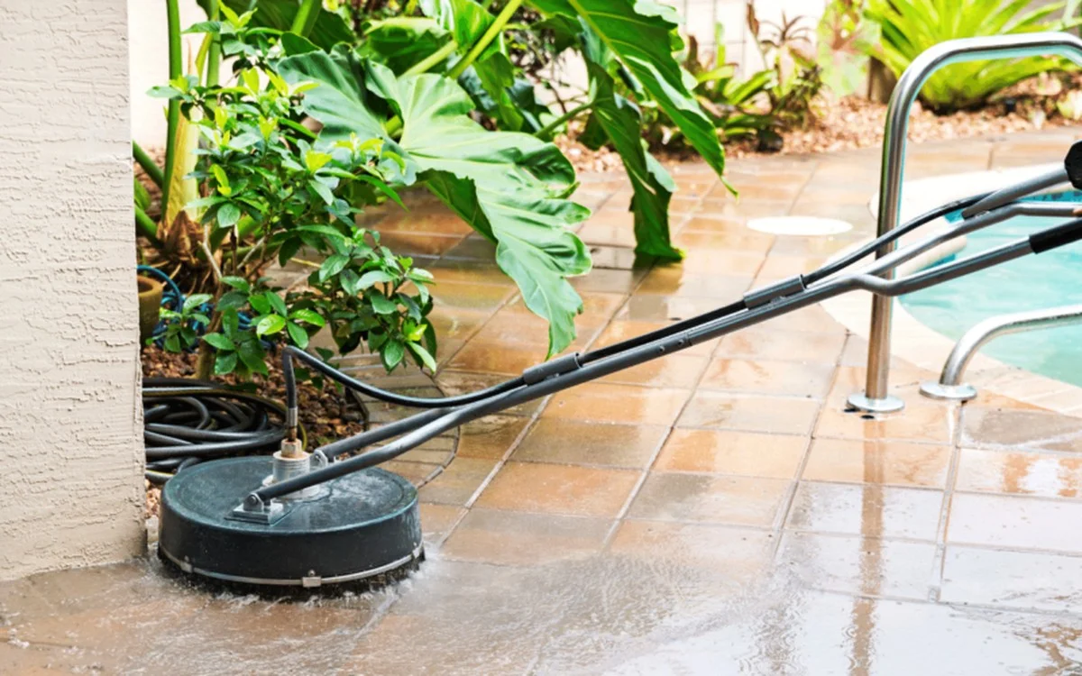 Een oude tandenborstel en zout: het wondermiddel tegen hardnekkige tegelvoegen - image 2