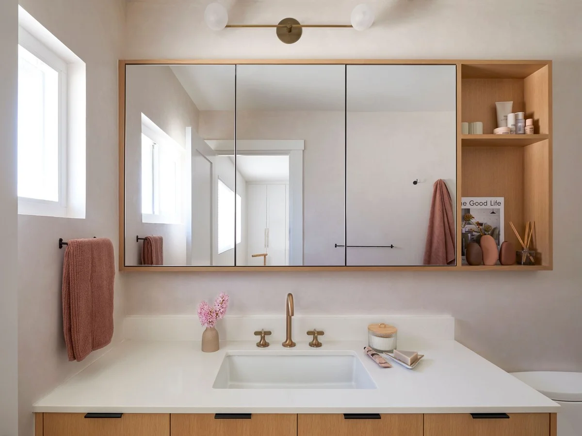 Een spijker door je zuignap: waarom badkamerspiegels nooit meer vallen