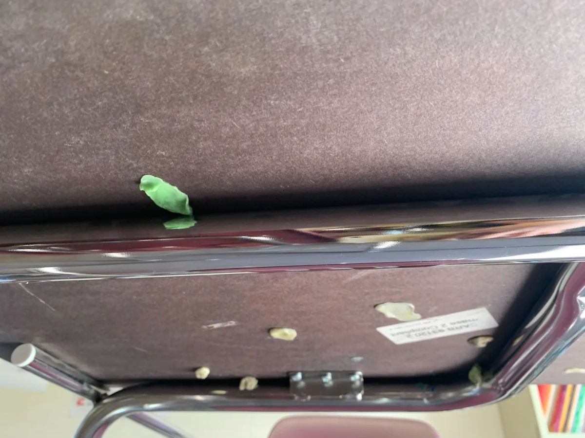 Kauwgum onder je meubels: het anti-kratgeluid-trucje van Duitse timmerlieden - image 1