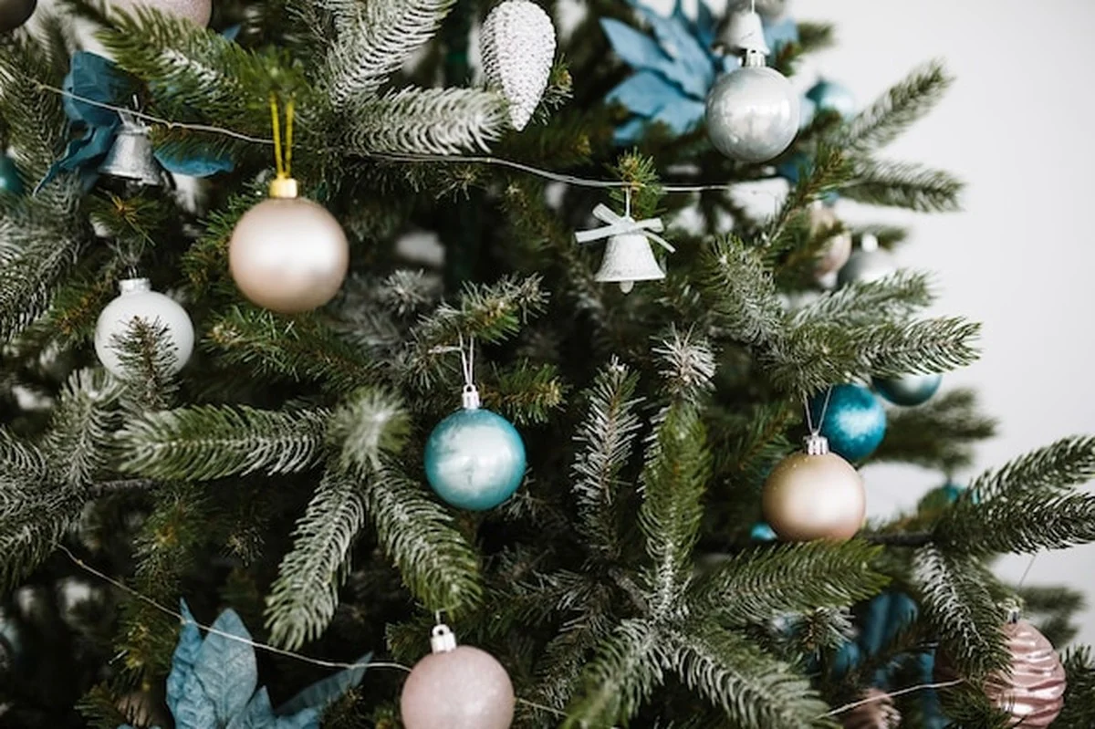 Kerstboom versieren: wat je waarschijnlijk fout doet