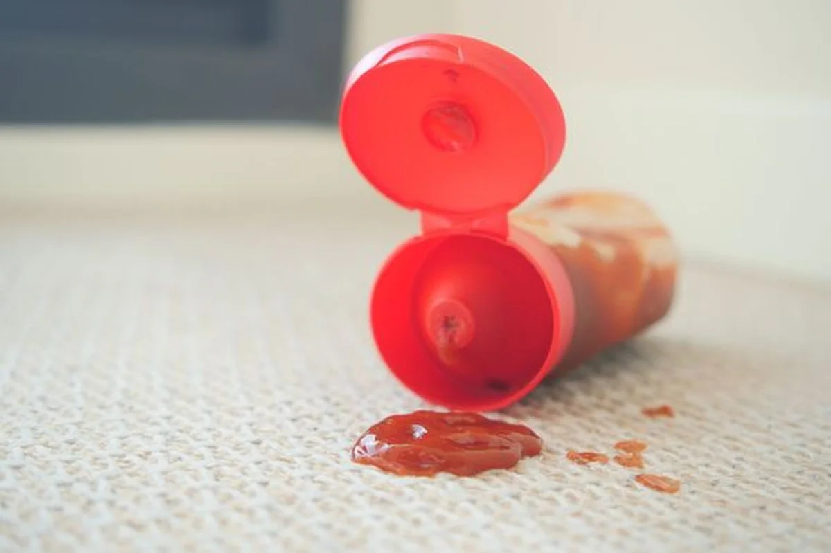 Ketchup op roestplekken: hoe deze saus beter werkt dan dure reiniger - image 2