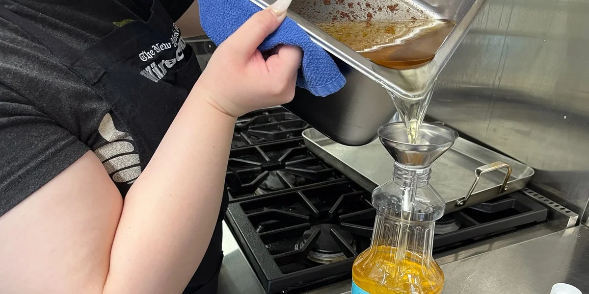 Loodgieters smeken: giet nooit deze olie door de afvoer