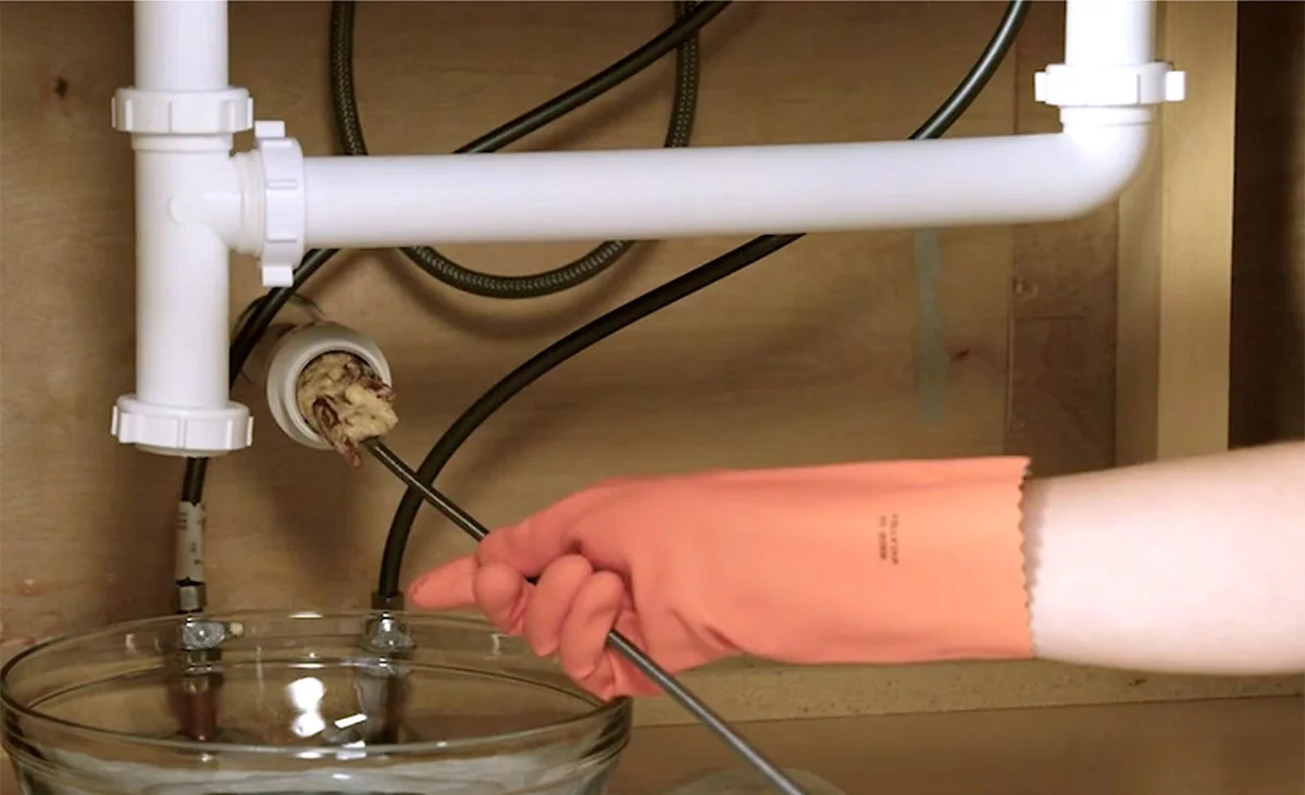 Loodgieters waarschuwen: giet nooit deze olie in je afvoer - image 1