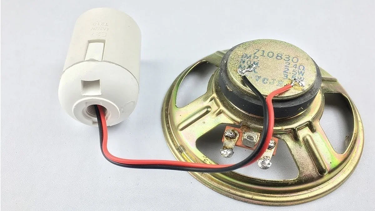 Magnetische sleutelhanger uit je oude smartphone speaker – DIY hack