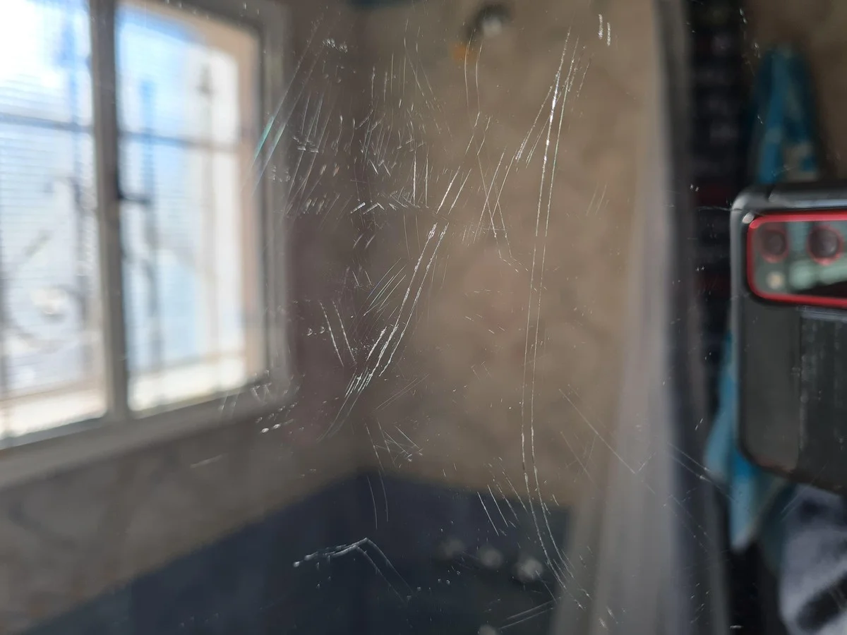 Tandpasta op je spiegelkras? Dit werkt beter dan je denkt - image 1