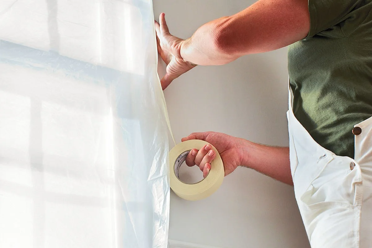 Tape op je raam voordat je schildert: de 10-secondentruc