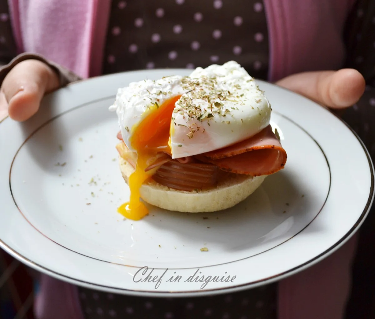 Waarom chefs altijd azijn toevoegen aan kokend water met eieren - image 2
