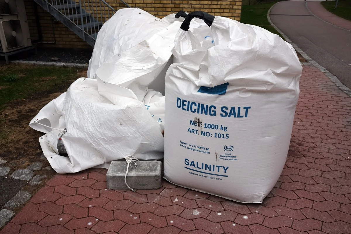 Zout op je vloer na sneeuw: waarom loodgieters dit nooit gebruiken - image 1