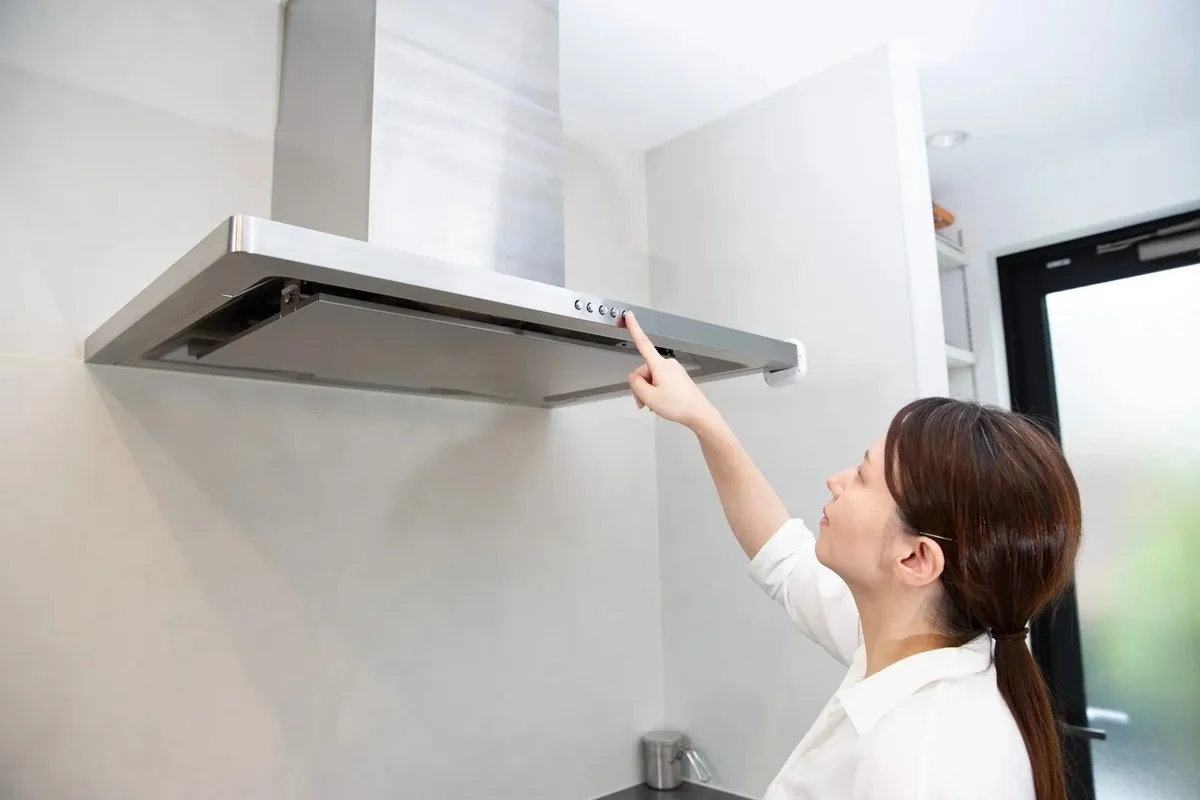 Afzuigkap vaarwel: dit slimme systeem verdrijft rook en wint ruimte