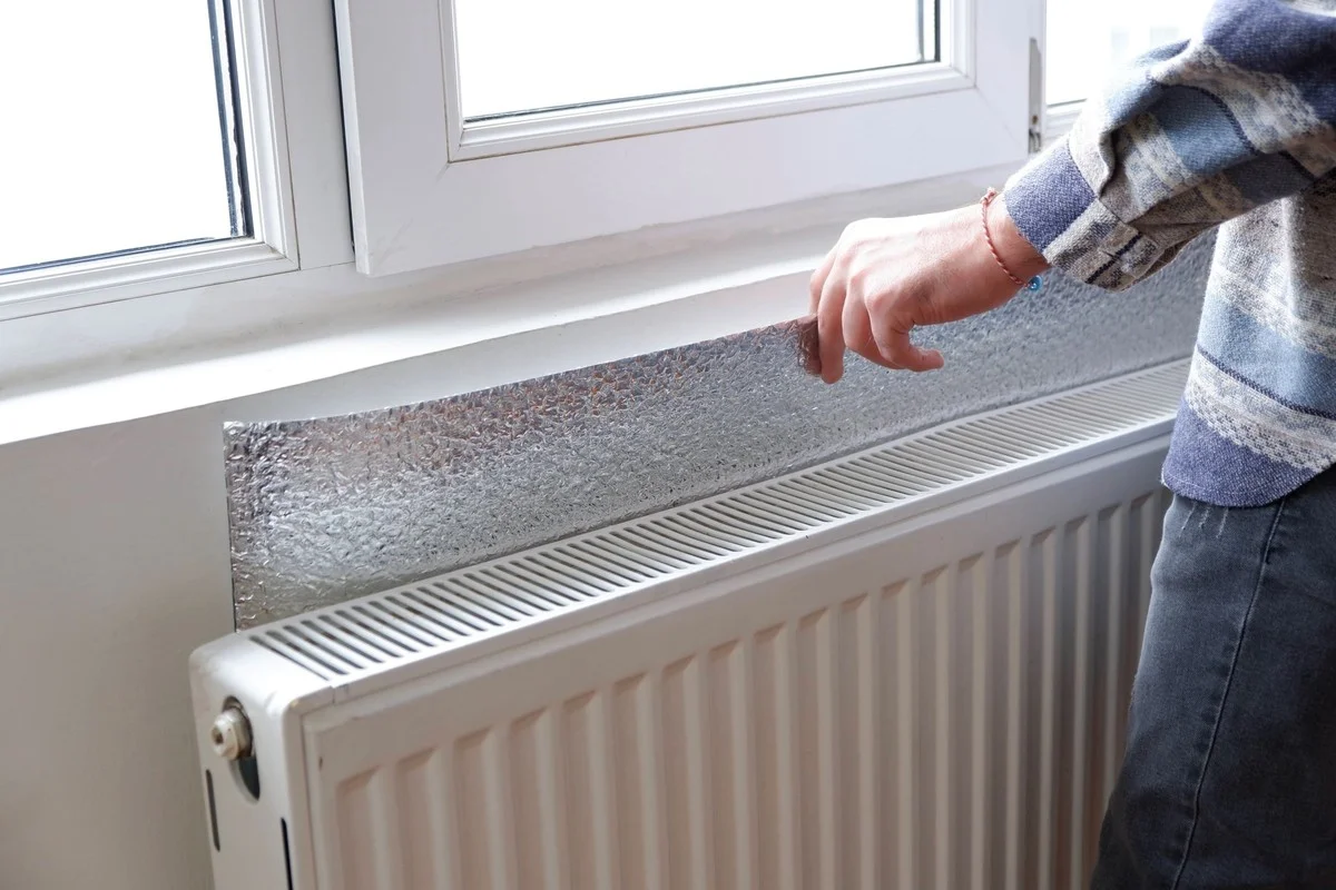 Aluminiumfolie achter de radiator? Dit bespaart 30% op je verwarmingskosten - image 1