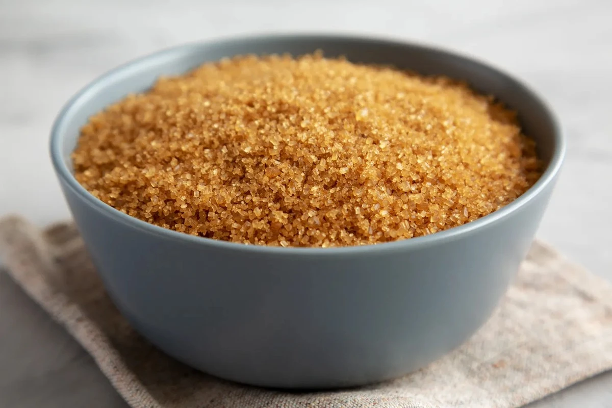 Bruine suiker vs. witte suiker: 200 keer gezonder of een zoete misleiding?