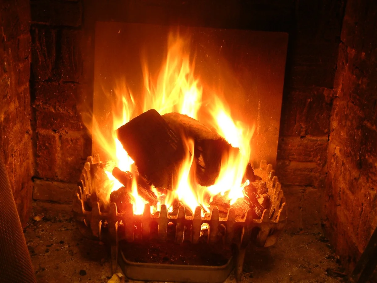 De verborgen gevaren van een knus haardvuur: de 'onschuldige' gezelligheid die je gezondheid stiekem ondermijnt - image 1
