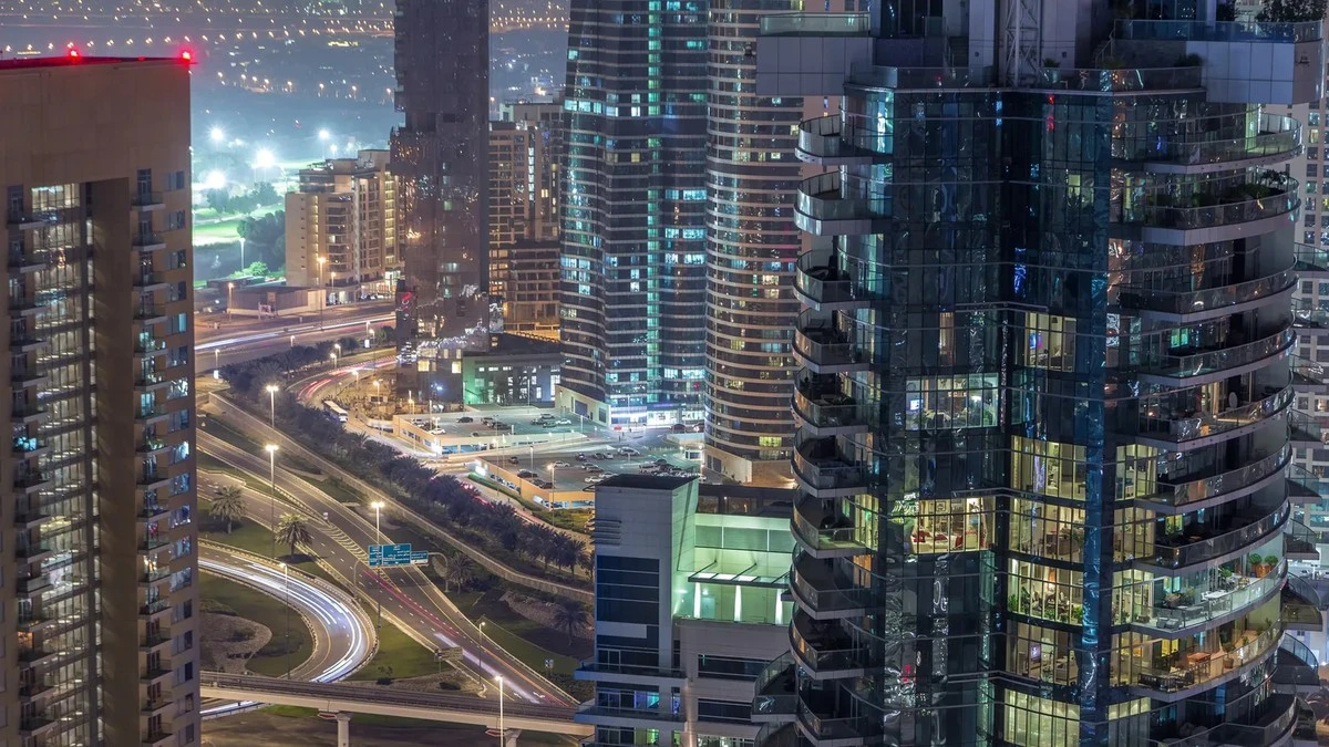 Europese steden pakken gigantische auto's aan: nieuwe regels en duurdere parkeerplekken op komst