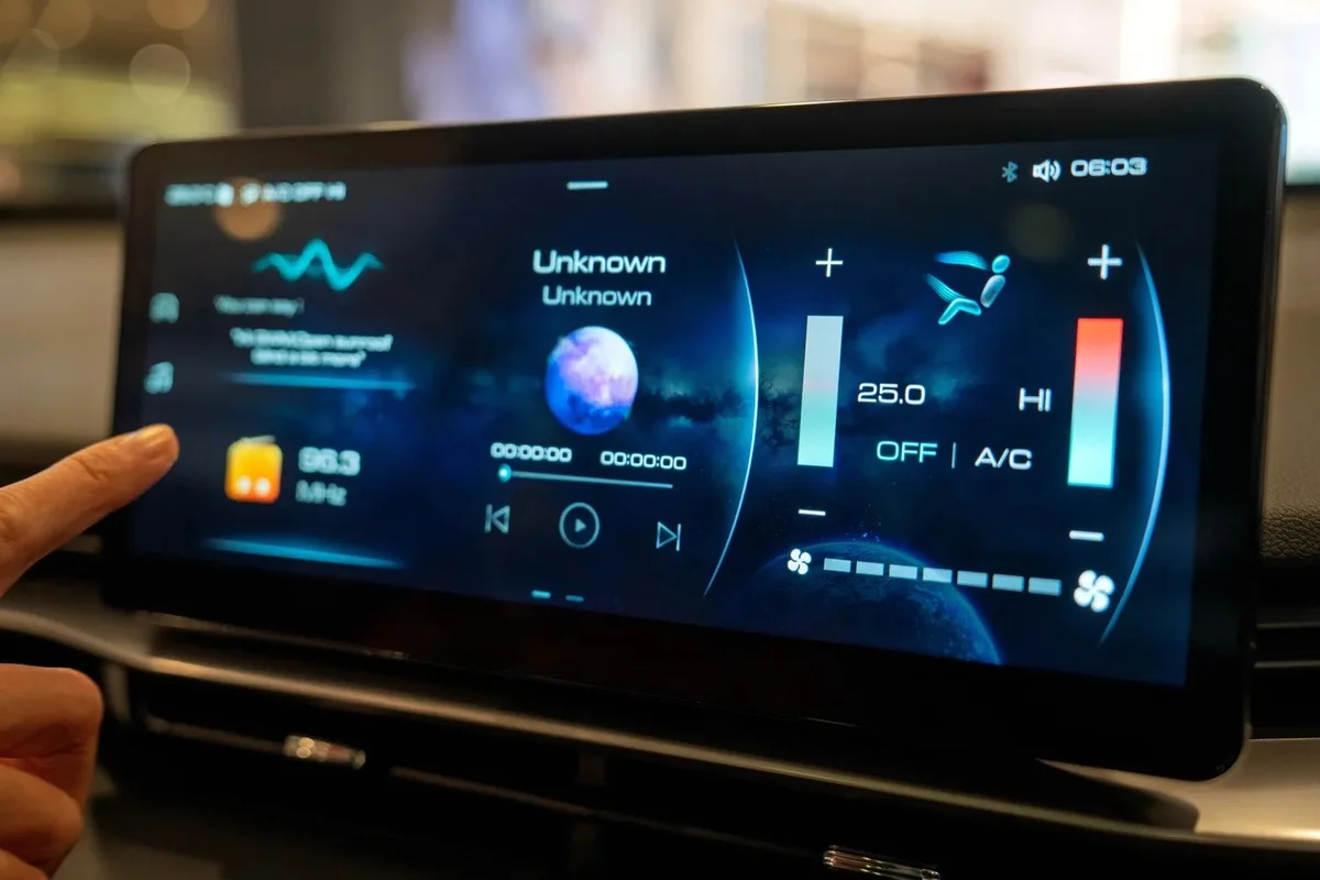 Hoelang gaan autodisplays echt mee? De verborgen levensduur van je infotainmentscherm