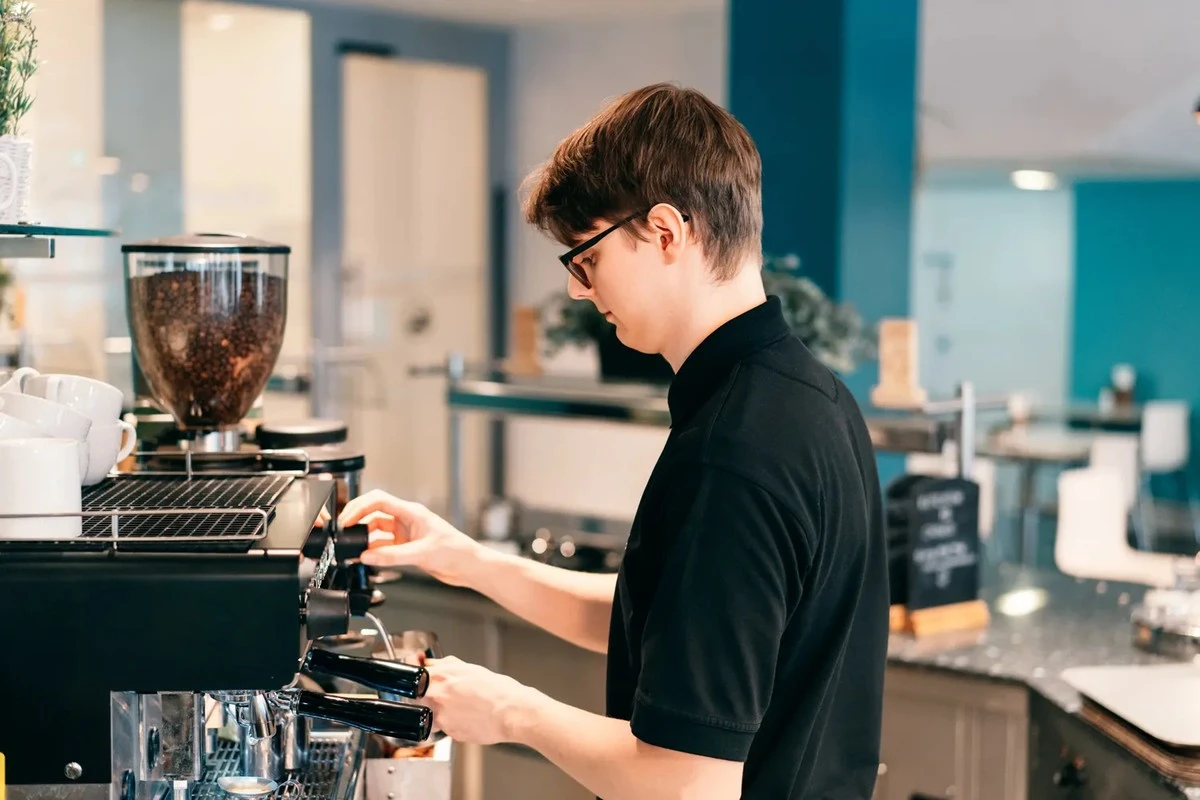 Jongeren kiezen verkeerd: de paradox van hoge salarisdromen en beperkte kansen