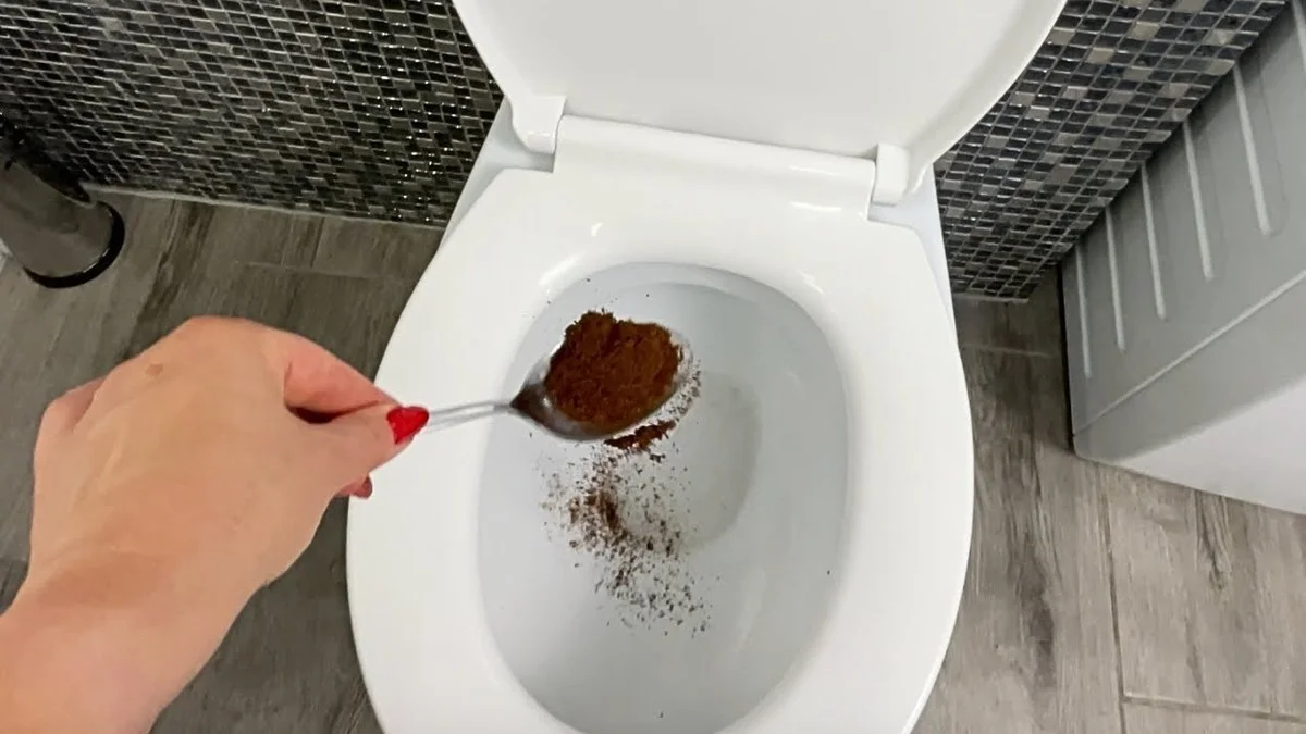 Koffiedik in je toilet: de onverwachte oplossing voor verstoppingen