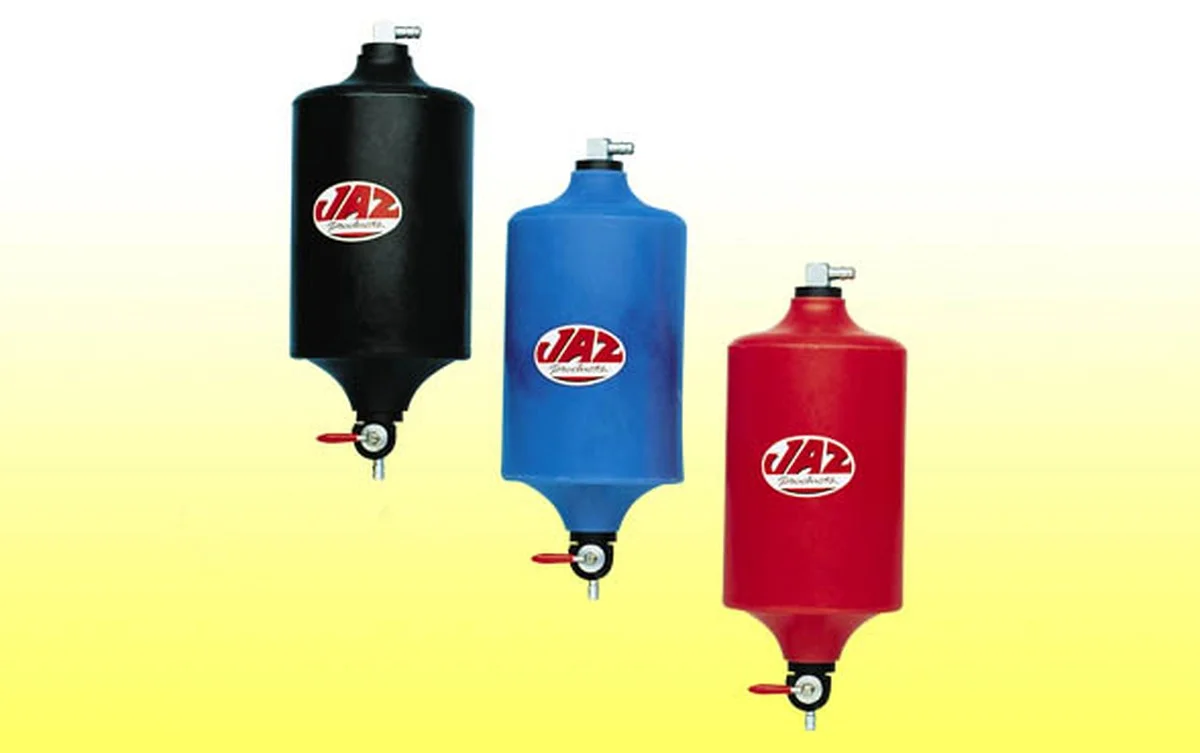 Plastic flessen onder je bureau: de radiator-hack die je energie verbruik 25% lager maakt