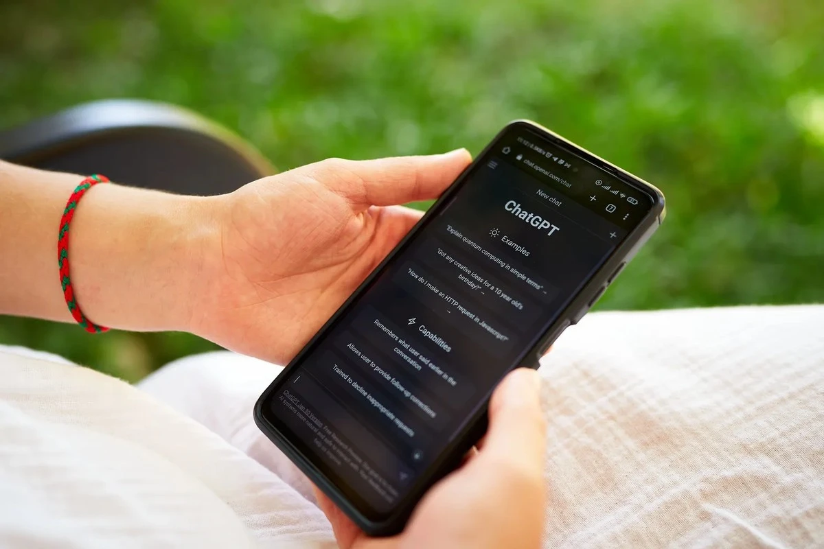 Praat je je hart uit tegen ChatGPT? Wetenschappers waarschuwen: AI kan je psychische gezondheid ruïneren