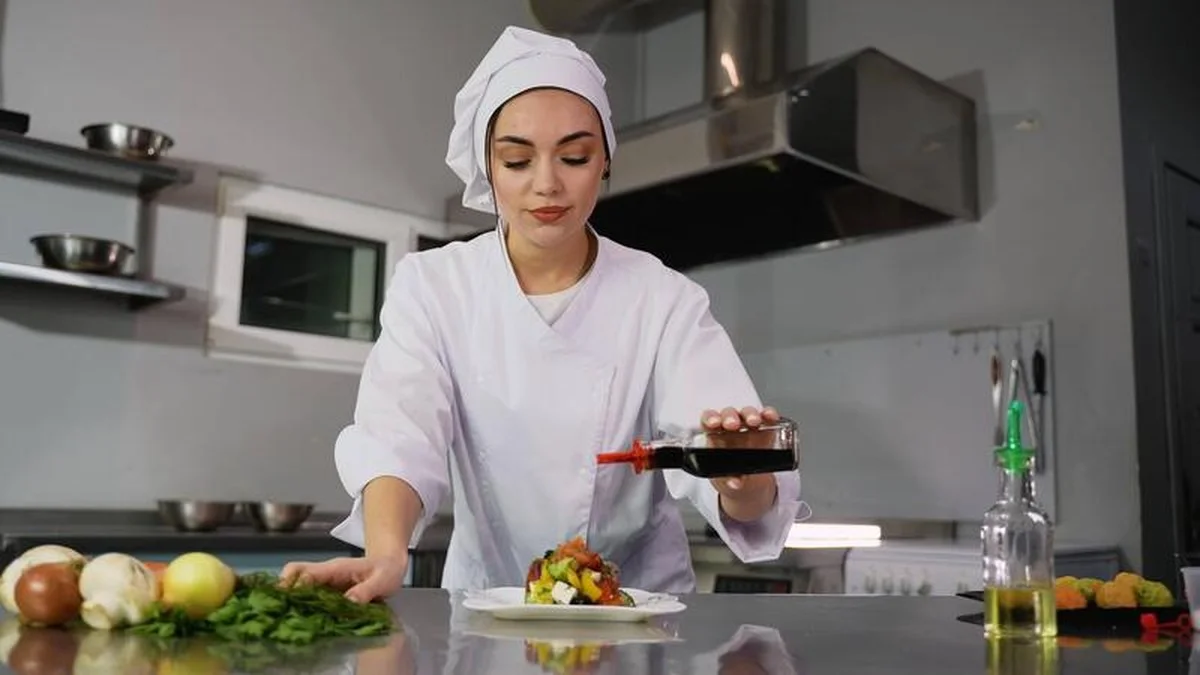 Waarom chefs altijd azijn toevoegen aan kokend water met eieren - image 2