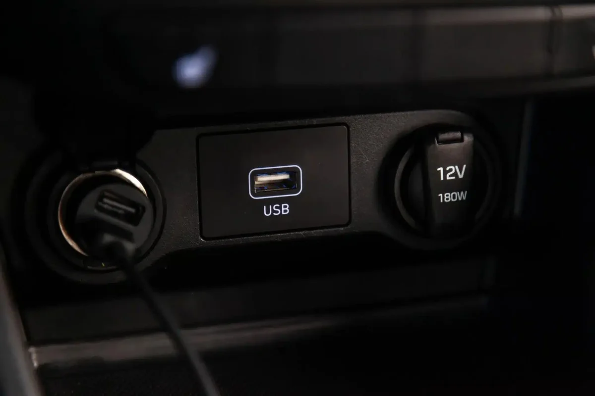 Waarom deze usb-gadget je auto-elektronica duizenden euro's kan kosten - image 1