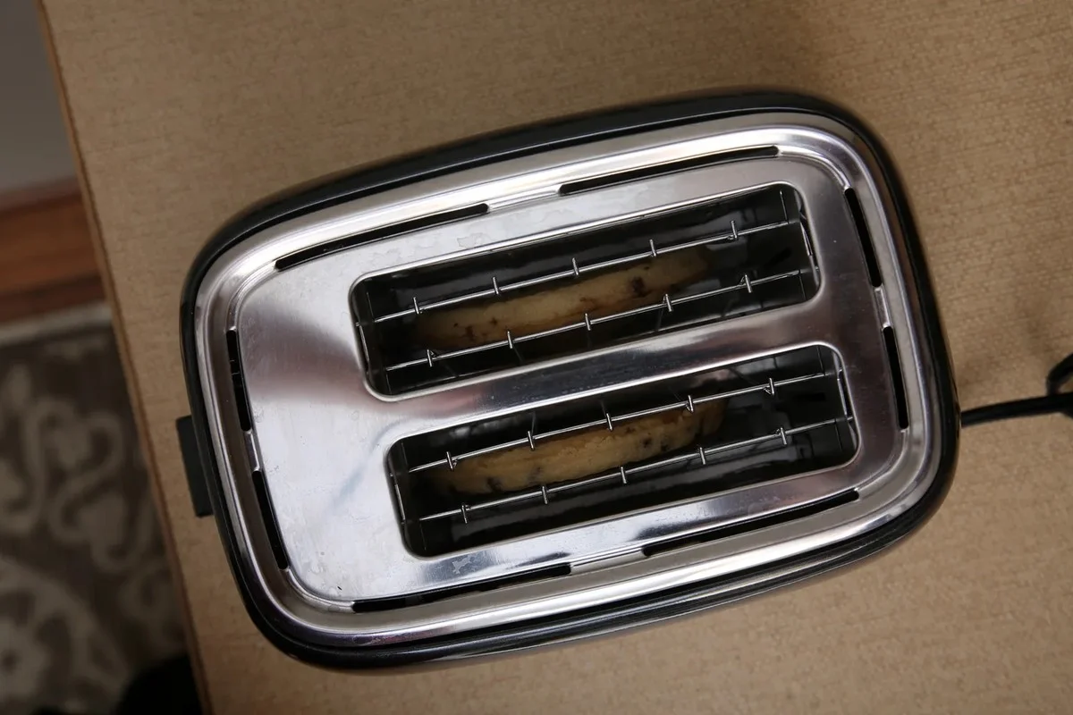 Waarom uw broodrooster controleren kan brand voorkomen