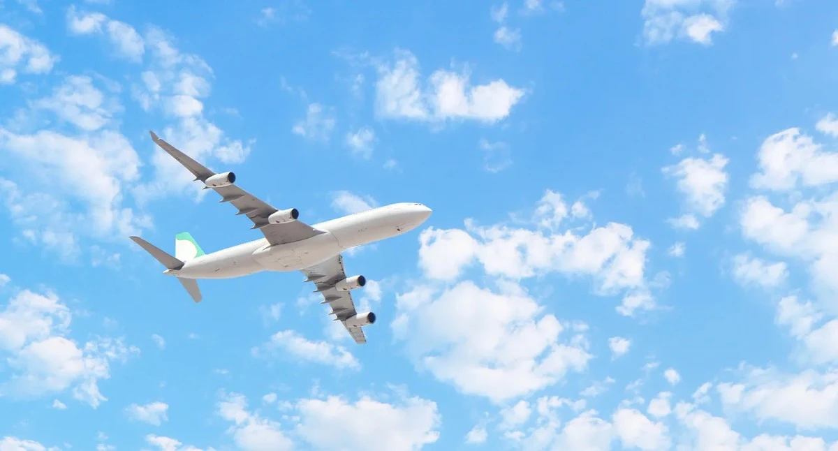 Waarom vliegtuigen wit zijn: fysica, veiligheid en geld!