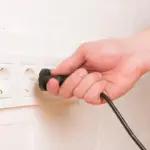 7 Alledaagse Apparaten die je Levensduur Verkort Door Ze Alleen Al In Het Stopcontact Te Laten Zitten