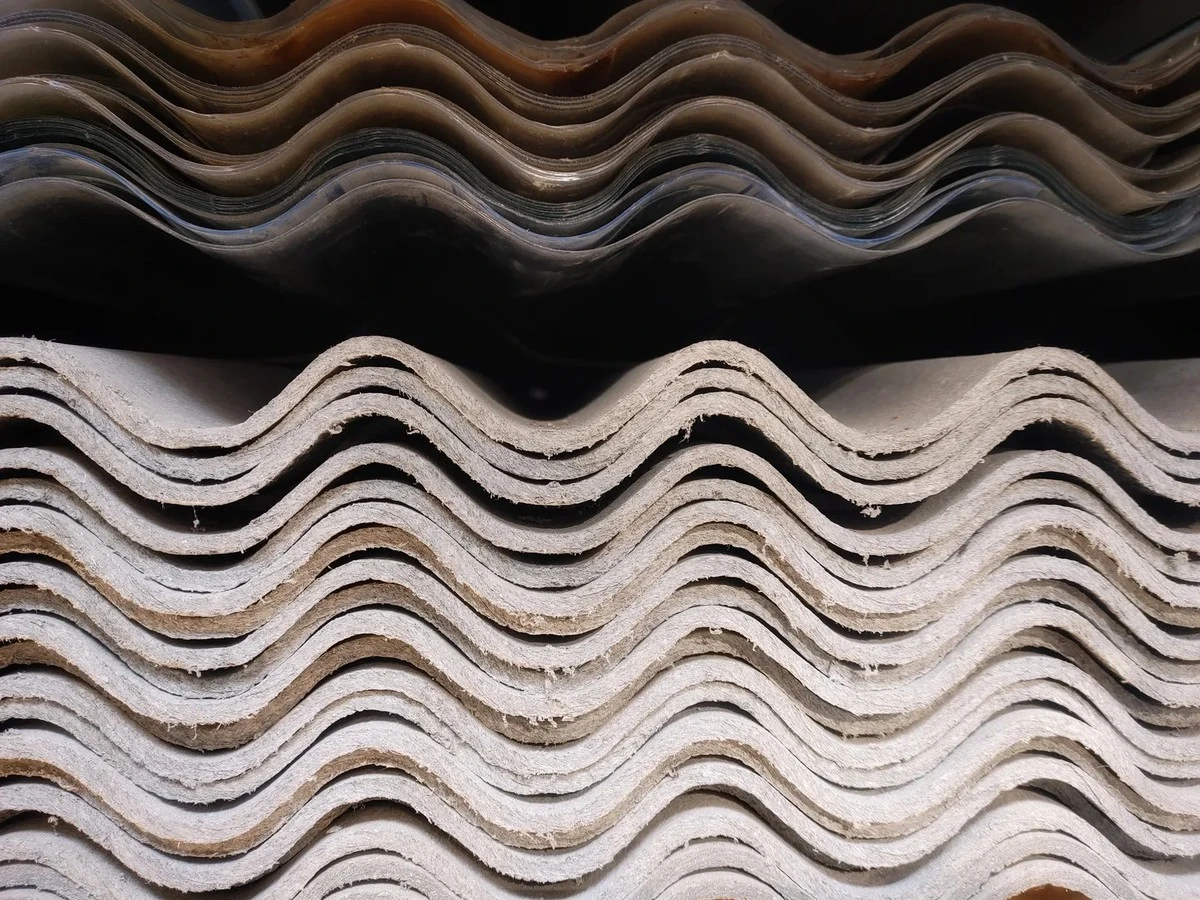 Asbesten daken in Nederland: waarom u het gevaar niet mag onderschatten