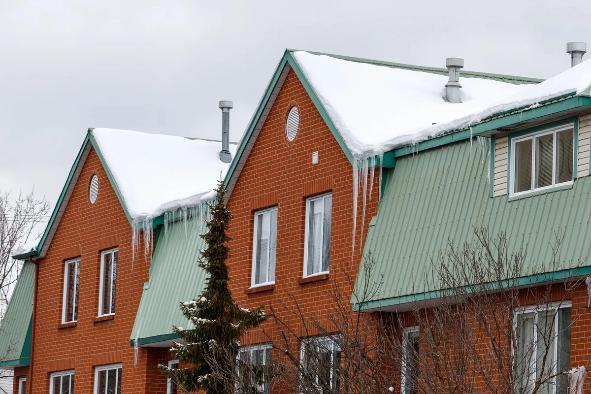 Auto's "ge Maaıd" door IJspegels: Eén Fout Onder Een Dak Kost Duizenden, En De Schade Dit Jaar Is Enorm