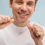 Dantų siūlas: kasdienis įprotis, kuris gali tyliai nuodyti jūsų organizmą