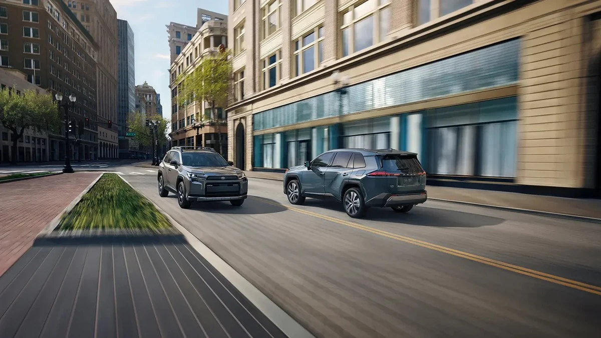 De RAV4-jacht in Nederland: waarom je nu maandenlang moet wachten en wat dealers je anders aanbieden