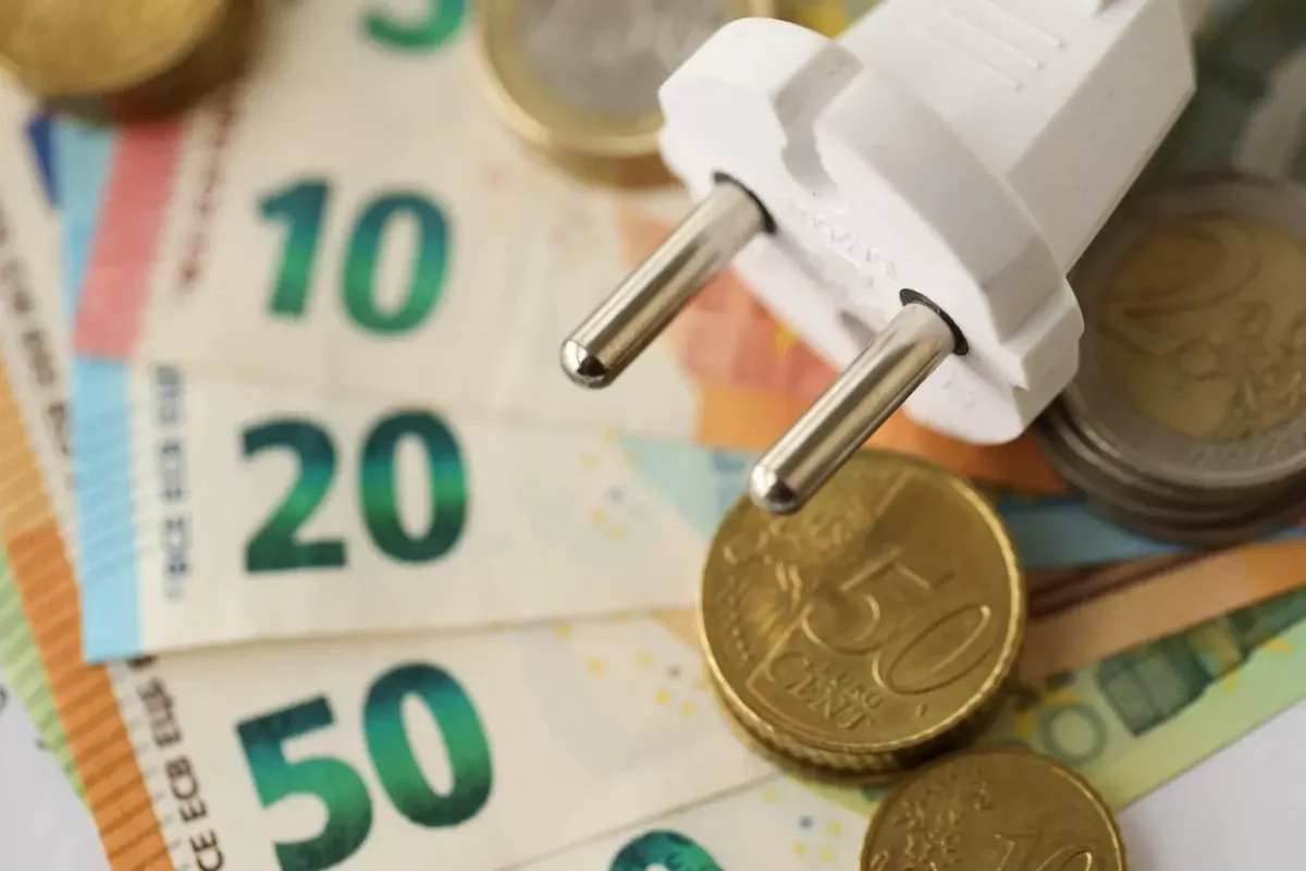 Elektriciteitsprijzen op recordhoogte: experts waarschuwen voor overhaaste beslissingen