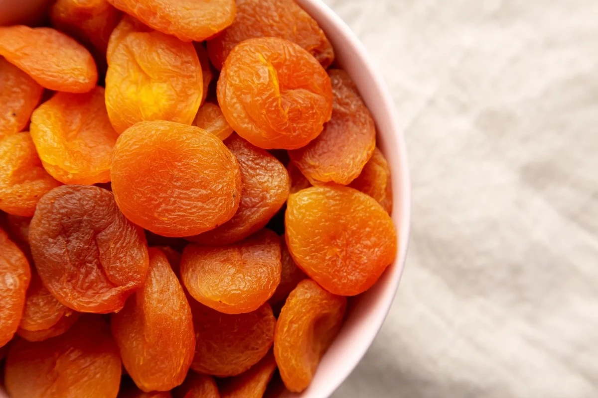 Gouden vrucht or chemische bom? De donkere waarheid over gedroogde abrikozen die supermarkten verbergen