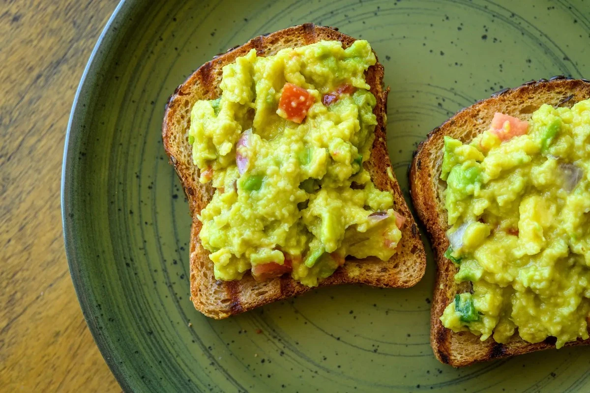 Gvakamole: De Gezondste Smeerbare Optie? Waarom Avocado Stilzwijgend Boter Verdrijft