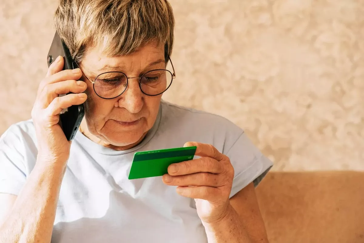 Hoe betrouwbare nieuwsbronnen worden misbruikt door oplichters: 66.000 euro verdwenen na één klik