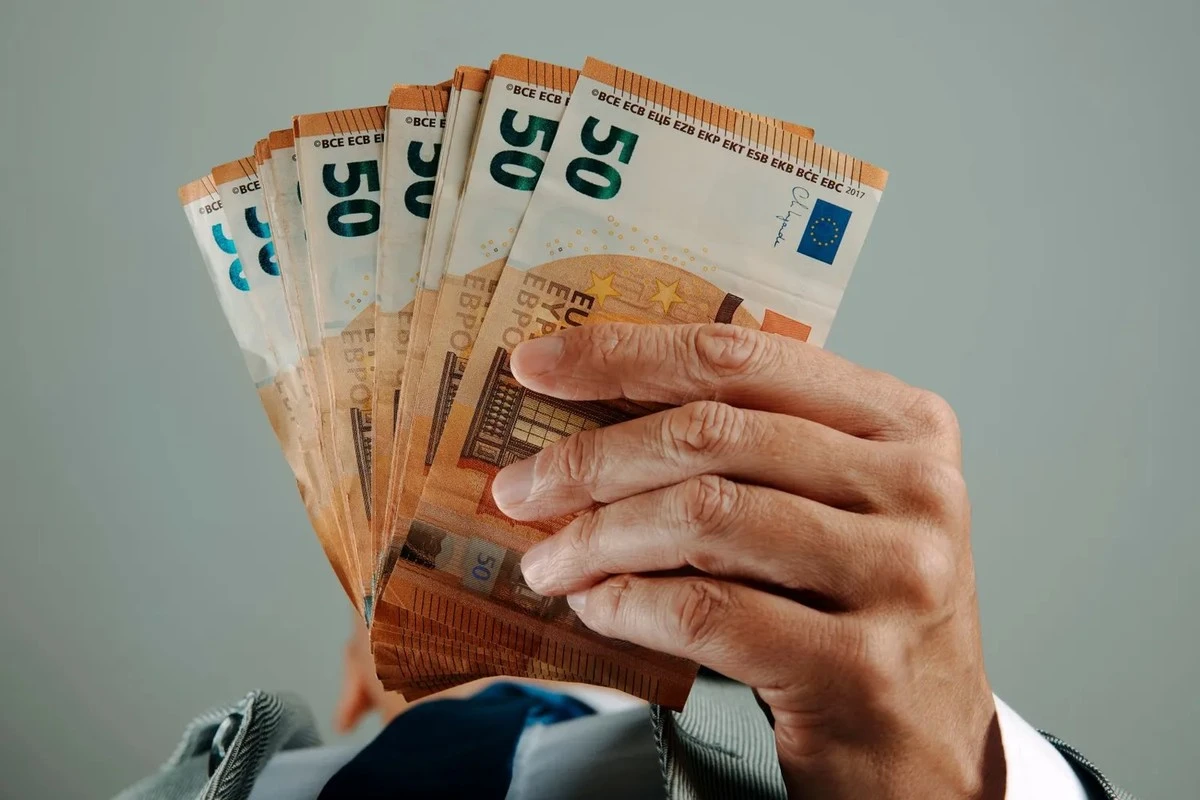 Hoeveel euro moet je echt op je Nederlandse bankrekening laten staan?