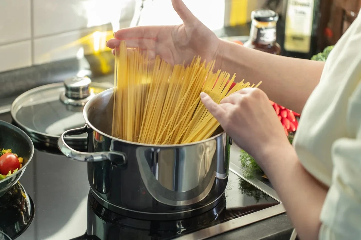 Italiërs koken pasta anders: de truc bespaart je tijd en energie