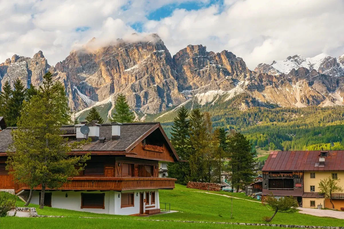 Kamer boven de wolken: drie landen in één oogopslag vanuit uw hotelraam
