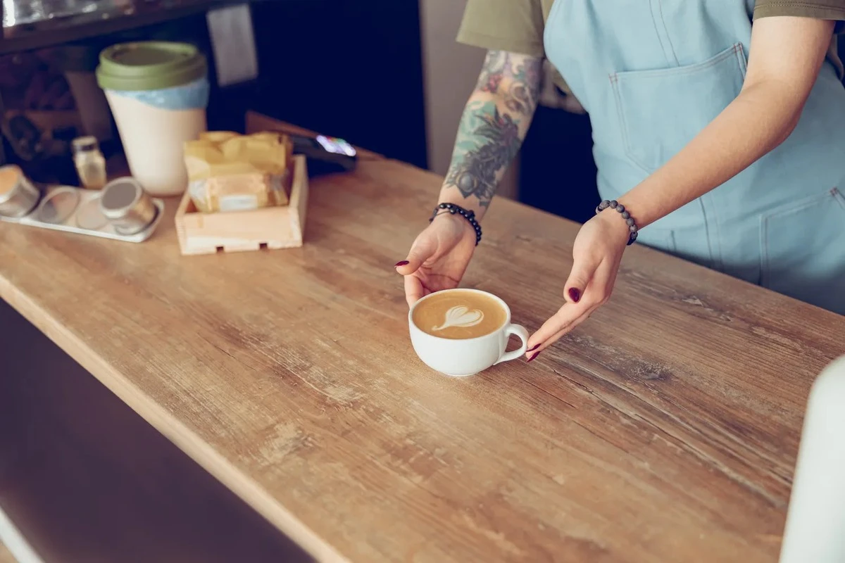 Koffie van 5 euro, cepelinai van 12: zijn de prijzen in de Litouwse horeca de weg kwijt?