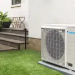 „Lucht-water warmtepomp alleen is een slecht idee“: kaarsenbewoner Rimantas vertelt waarom hij midden in de winter zonder verwarming zat