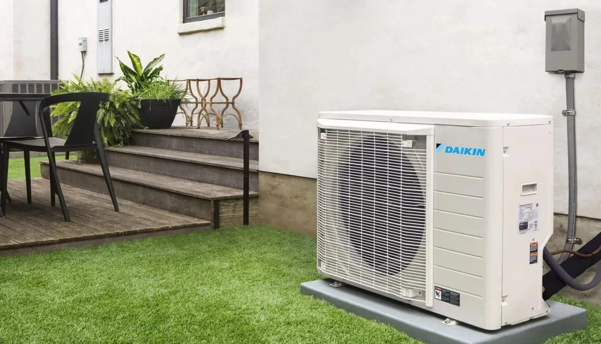 „Lucht-water warmtepomp alleen is een slecht idee“: kaarsenbewoner Rimantas vertelt waarom hij midden in de winter zonder verwarming zat