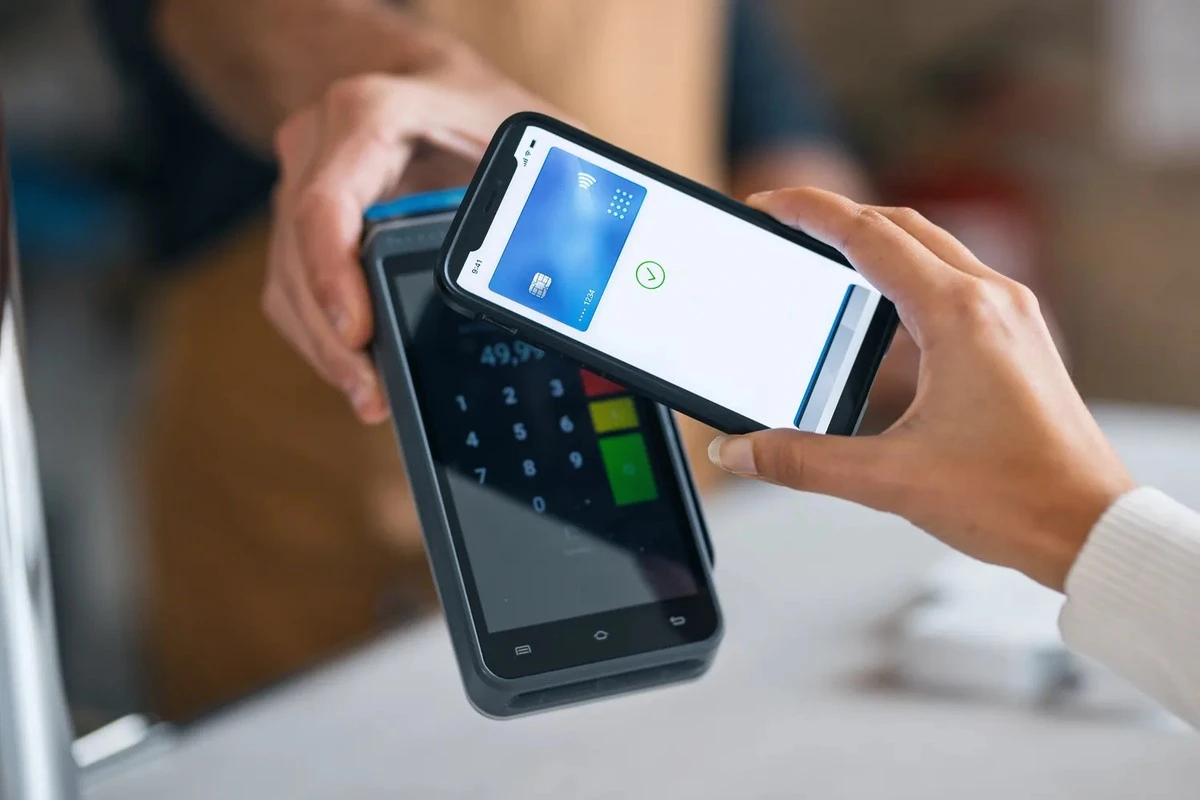 NFC: de verborgen revolutie die betalingen, documenten en zelfs opladen in 2026 gaat veranderen