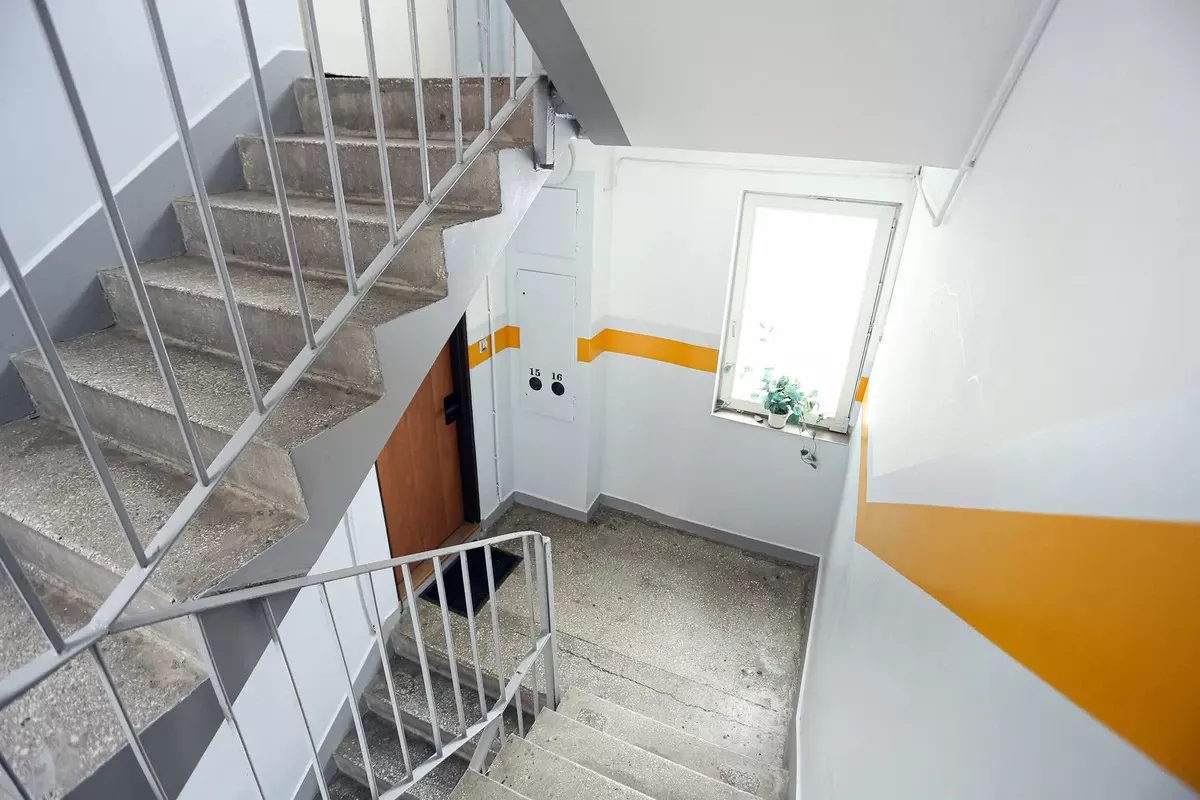 Oude spullen in het trappenhuis? Dit kan je tot €1.187 kosten