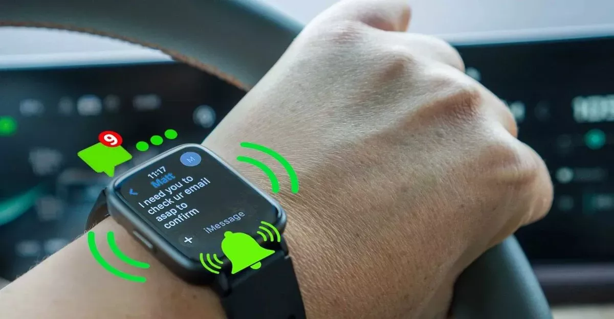 Slimme horloge aan het stuur? De politie zegt van niet – met boetes tot €90 - image 1